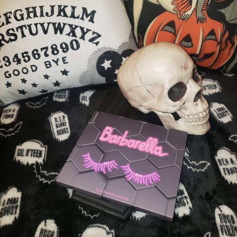 BEEBEAUTY LONDON  Barbarella Eyeshadow Palette